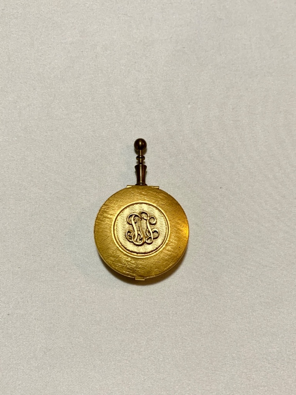 Vintage Gold Tone Metal Ladies Portable Compact Astray - Picture 6 of 6